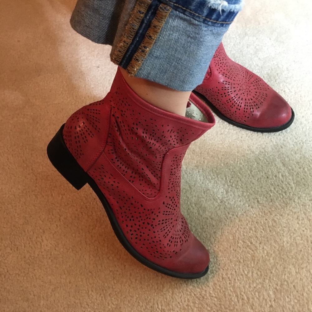Red cutout faux leather booties 7.5